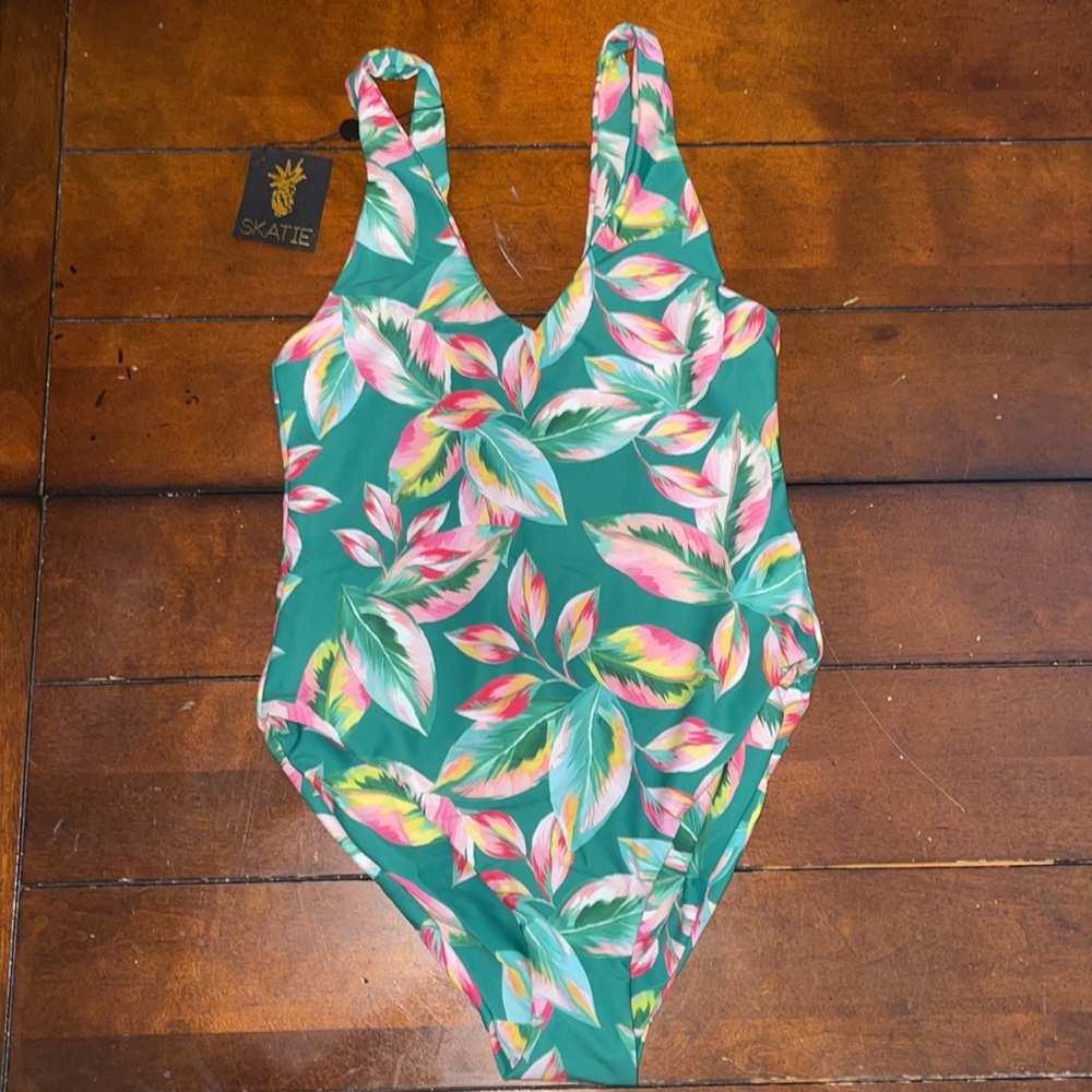 Skatie Amanda Tortuga one piece XS NWT - Picture 3 of 10